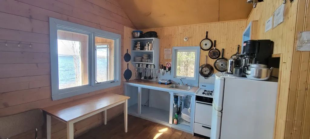 Elfe Cabin — Pourvoirie du Milieu – Pourvoirie du Milieu