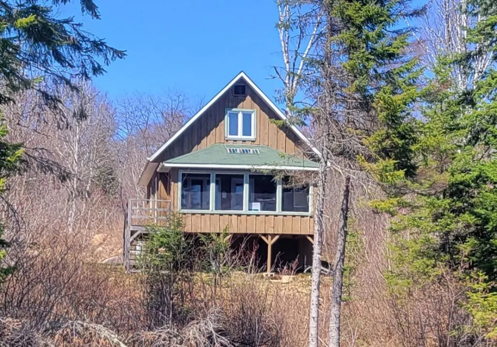 Chalet Hobbit — Pourvoirie du Milieu – Pourvoirie du Milieu