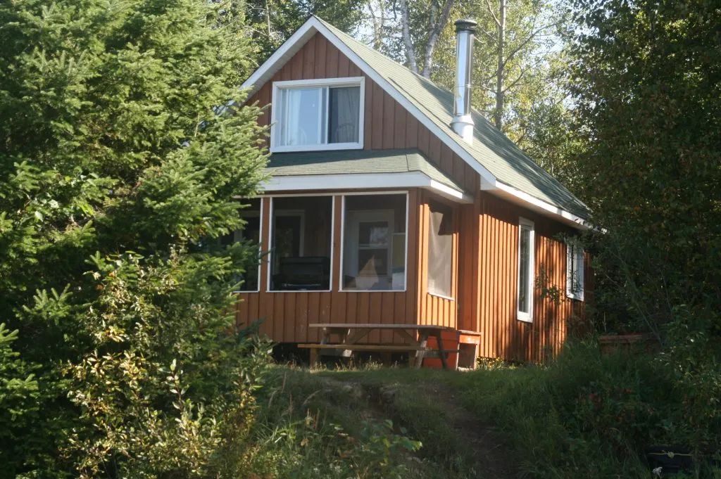 Chalet Hobbit — Pourvoirie du Milieu – Pourvoirie du Milieu