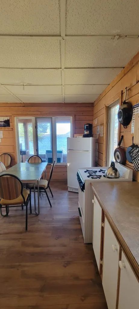 Chalet Hobbit — Pourvoirie du Milieu – Pourvoirie du Milieu