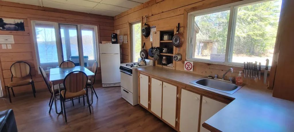 Chalet Hobbit — Pourvoirie du Milieu – Pourvoirie du Milieu