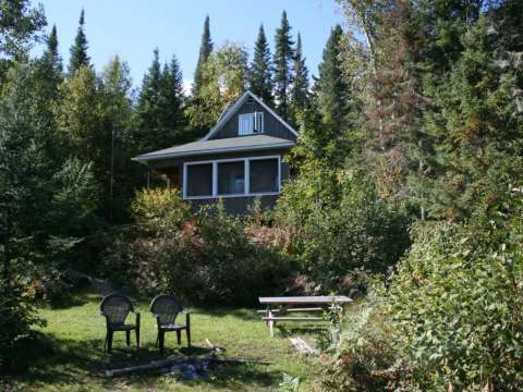 Chalet Perchaude – Pourvoirie du Milieu