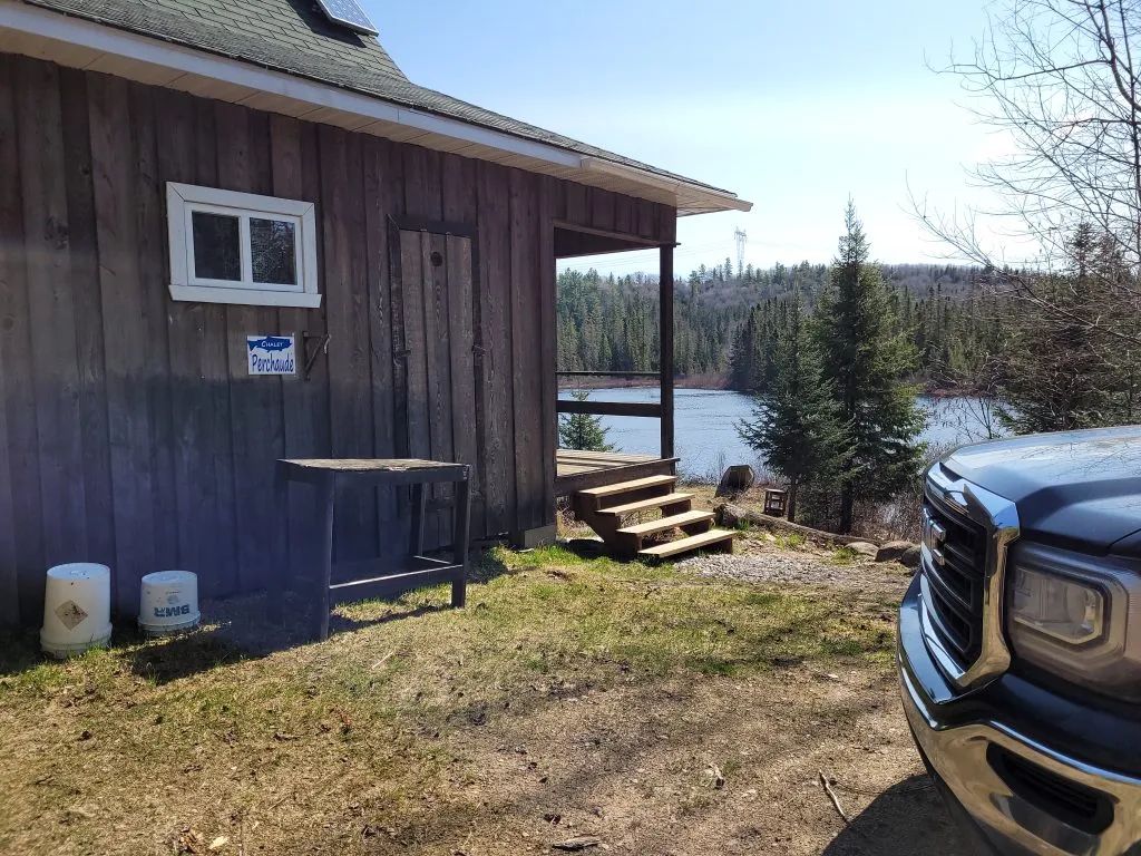Chalet Perchaude — Pourvoirie du Milieu – Pourvoirie du Milieu