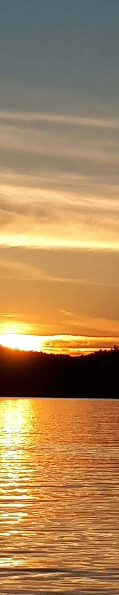 Coucher de soleil sur le lac Campion chez Pourvoirie Lac Campion, Laurentides, Québec