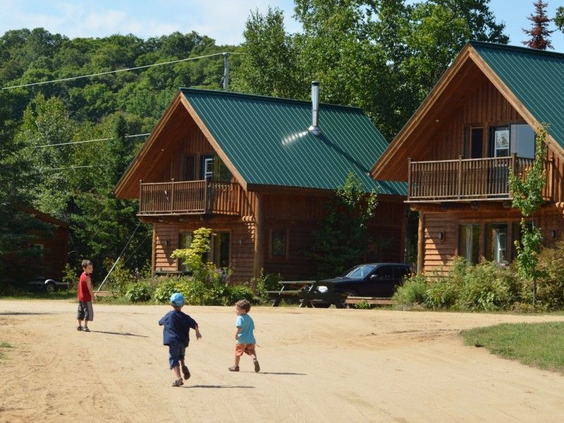 Bachelor aménagé au bord d'un lac – Bachelor aménagé au bord d'un lac