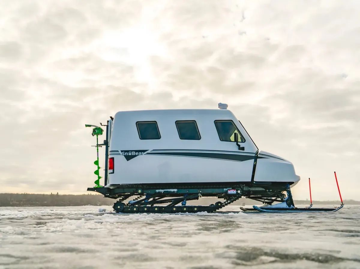 Photo de Icebound Excursions dans les Entre-les-Lacs, Mb