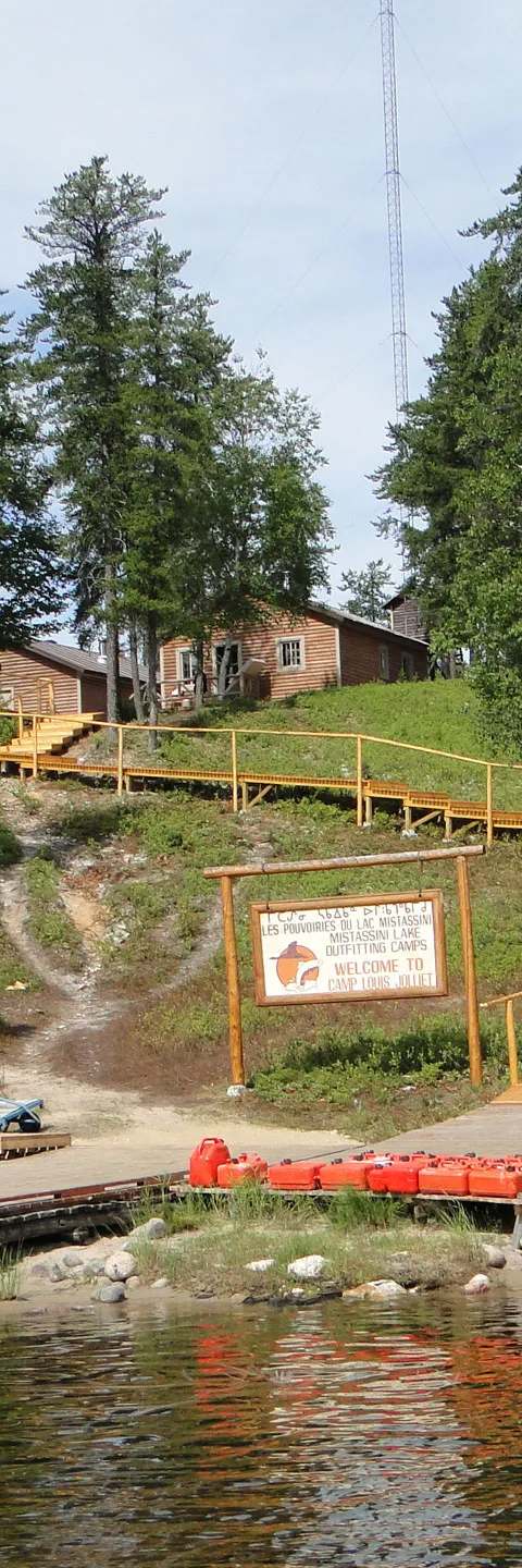 Vue sur la rivière Rupert et le territoire entourant le Camp Louis-Jolliet chez Camp Louis-Jolliet, Eeyou Istchee Baie-James, Québec