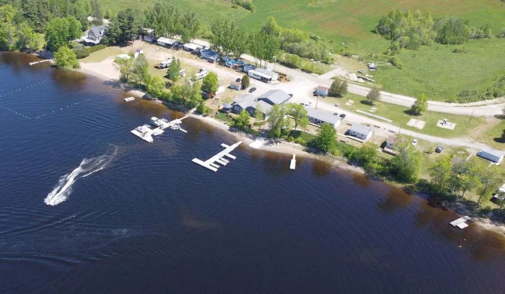 Photo de Bear Lake Lodge sur la Rivière des Français, On